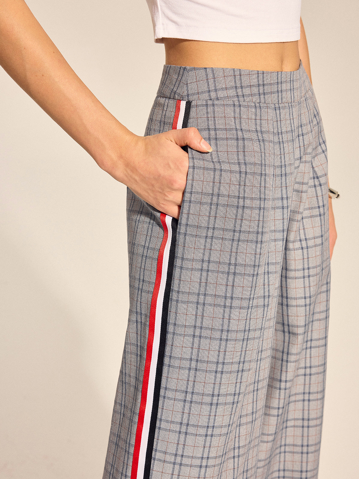 Pantalon Droit Eugénie à Carreaux et Bande Latérale, vue 5