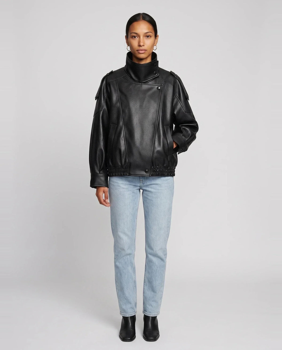 Blouson effet cuir à col montant noir Octavie, vue de face en studio