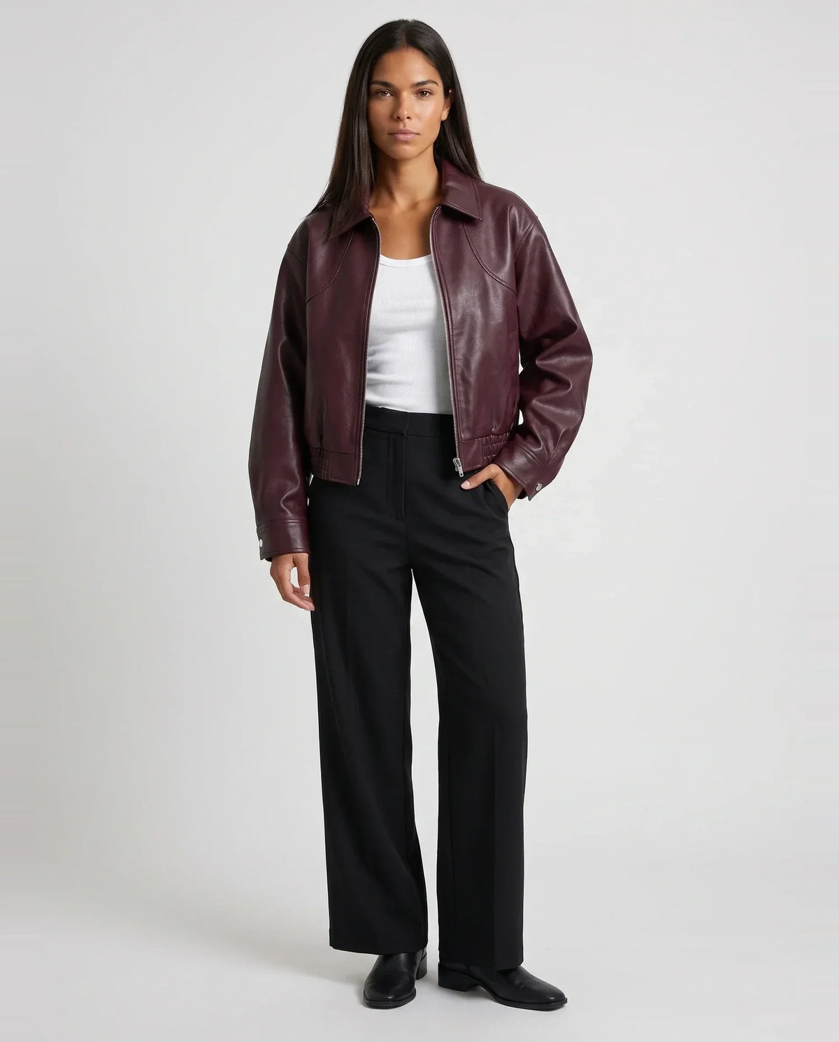 Blouson moto oversize effet cuir lie de vin Philippine, vue de face en studio