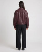 Blouson moto oversize effet cuir lie de vin Philippine, vue de dos en studio