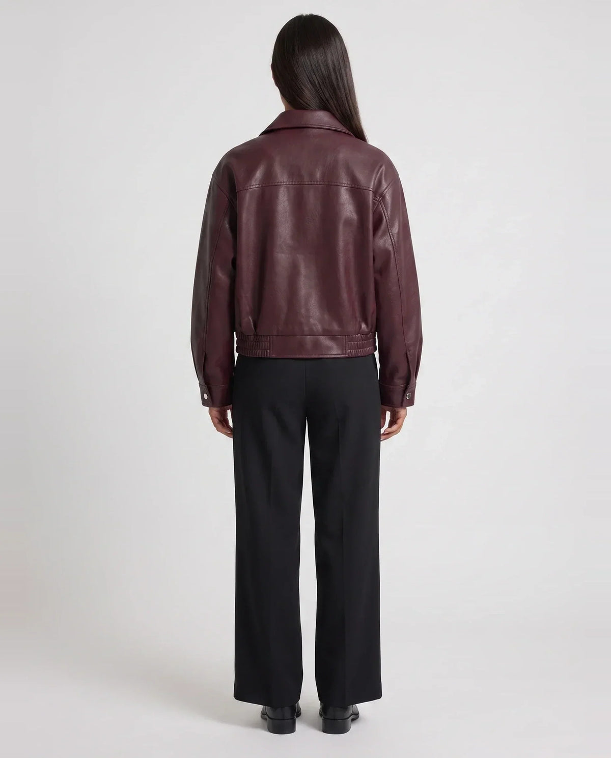 Blouson moto oversize effet cuir lie de vin Philippine, vue de dos en studio