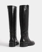Bottes cavalières hautes effet cuir Bastienne — Noir, paire vue de dos, couture de tige et talon bloc