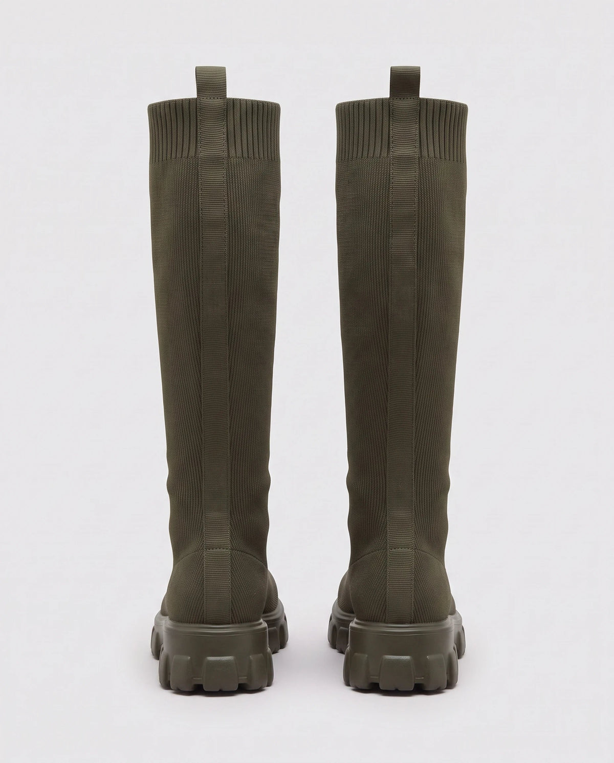 Bottes chaussettes hautes en maille Sylvette — Kaki, paire vue de dos, tirants et arrière de tige