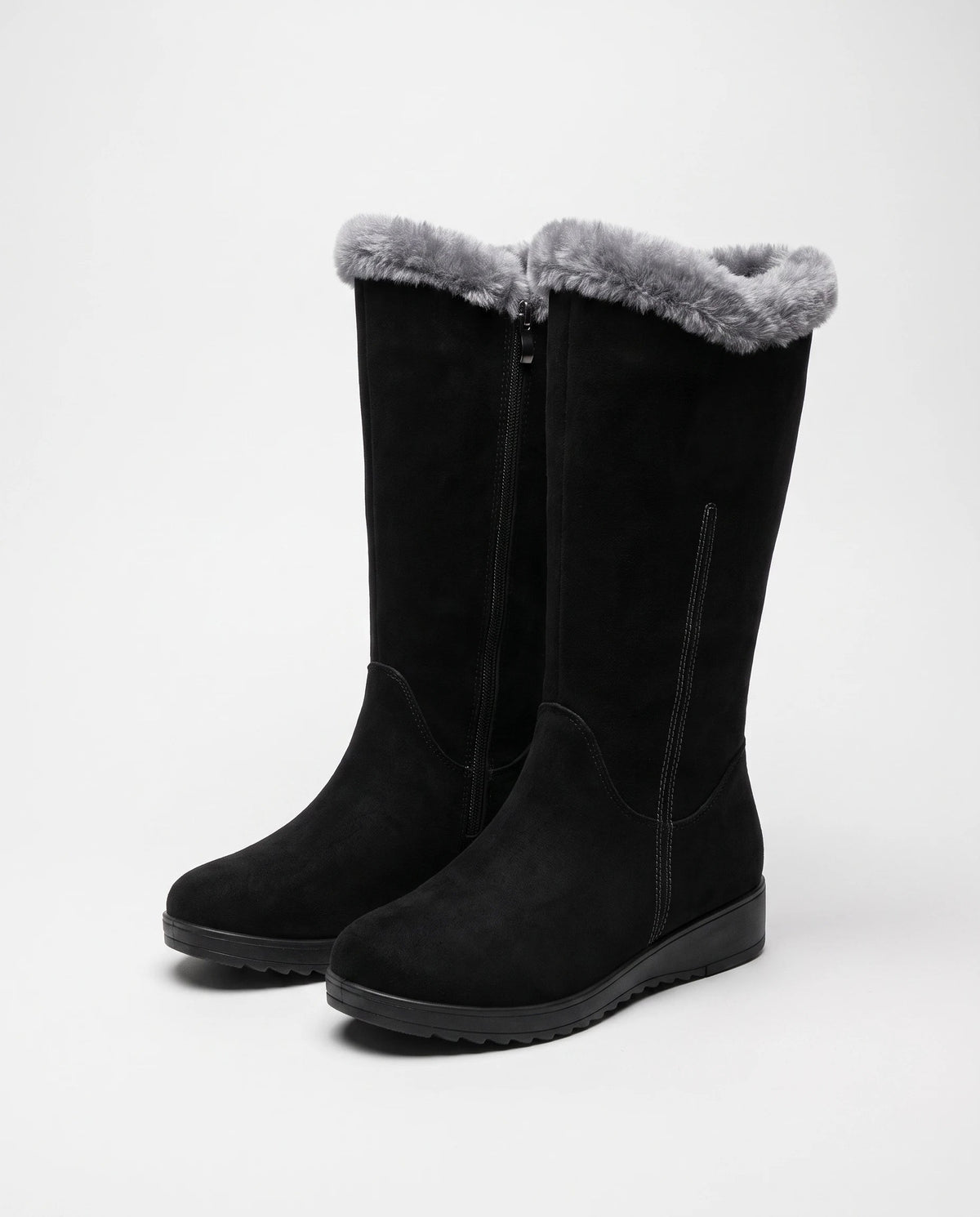 Bottes fourrées zippées en suédine Douce — Noir, paire en packshot studio