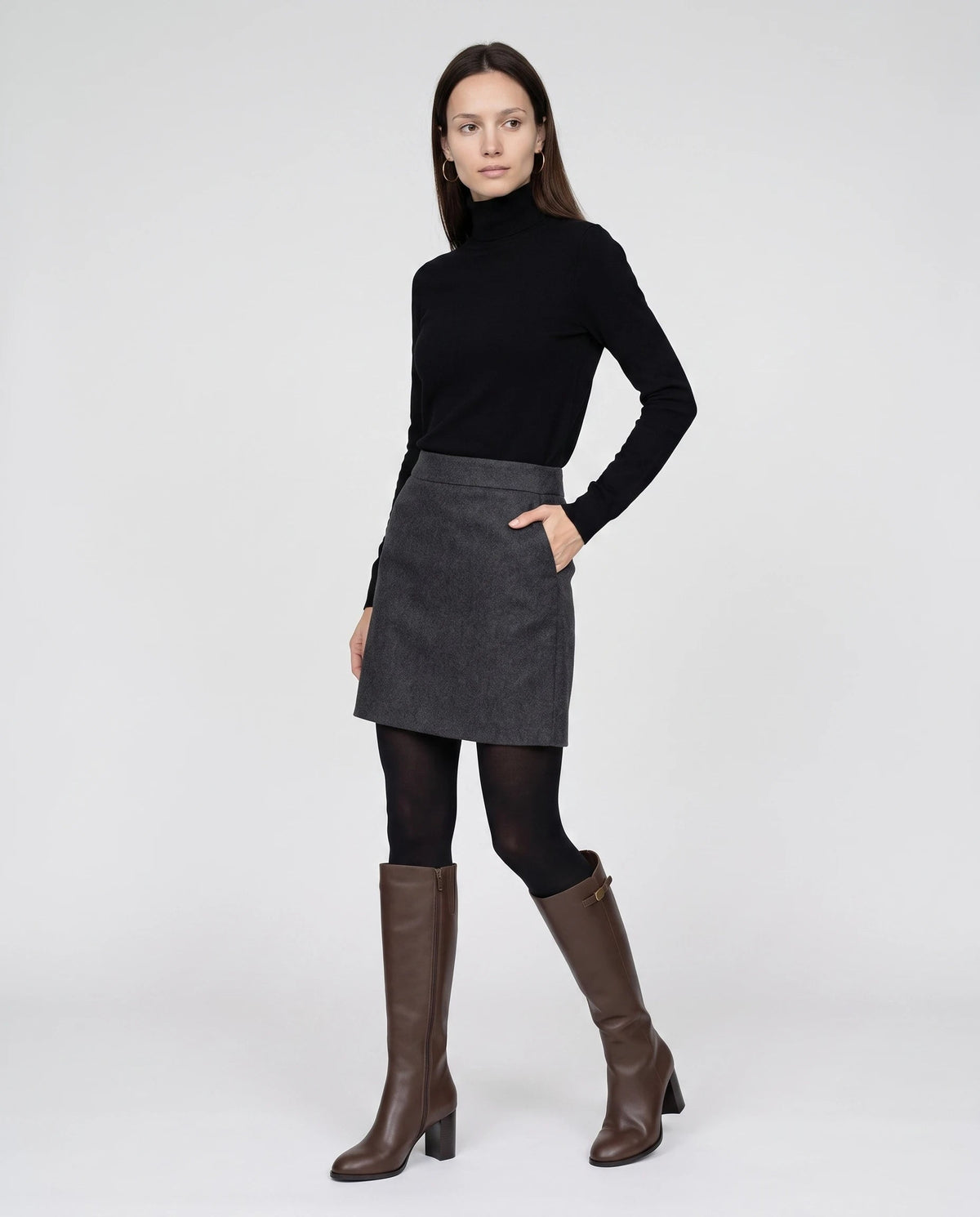 Bottes hautes a talon rond en simili Sylvanie Chocolat Foncé — portées en pied