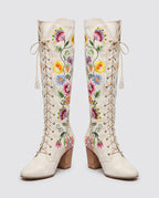 Bottes hautes lacées en suédine brodée Laurentine Écru — packshot studio