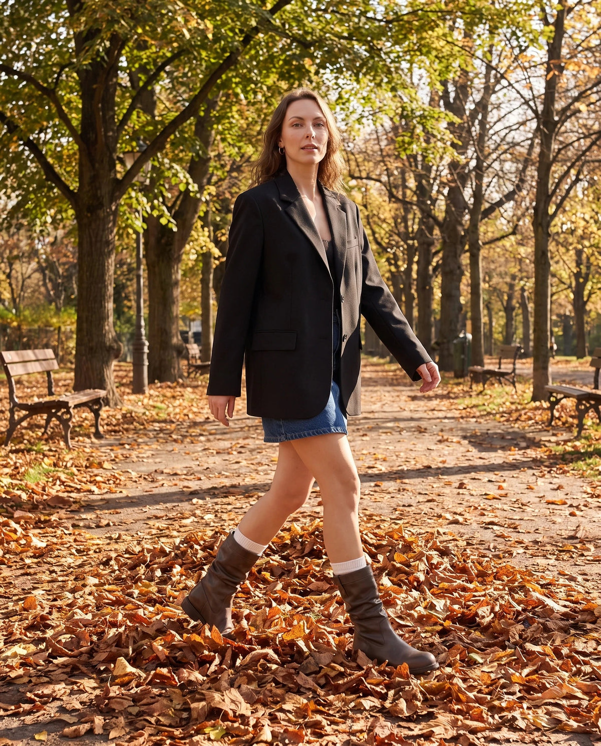 Bottes mi-mollet slouchy en simili Almire Brun Vieilli — portées en situation