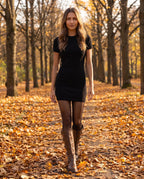 Bottes motardes hautes à boucles effet cuir Sigrid — Brun, portées en situation urbaine