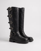 Bottes motardes hautes à boucles effet cuir Sigrid — Noir, paire en packshot studio