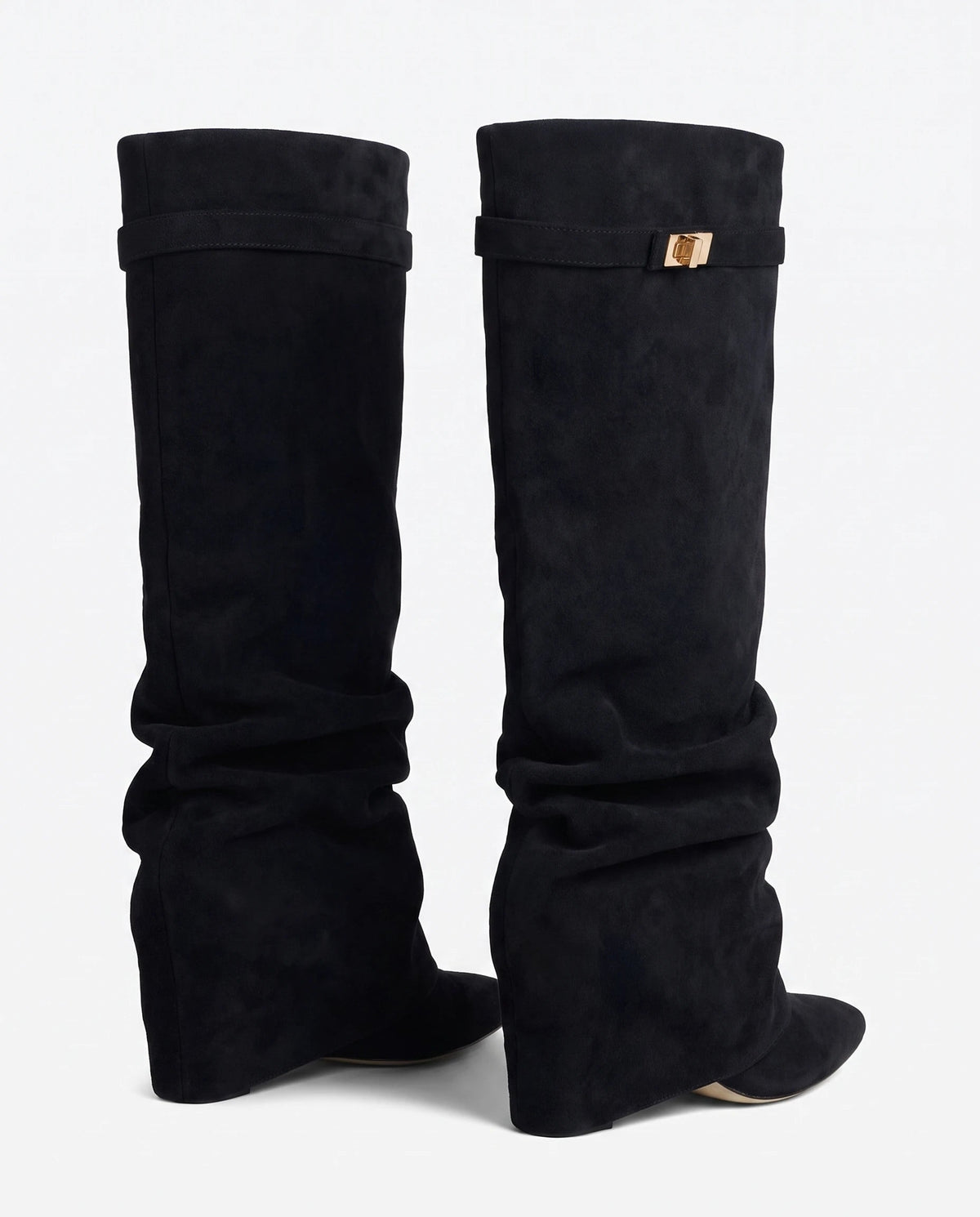 Bottes hautes slouchy en suédine Athénaïs — Noir, paire vue de dos avec talon compensé
