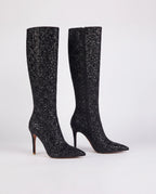 Bottes hautes à paillettes à talon aiguille Amarante — Noir, paire vue de profil en studio