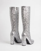 Bottes hautes à paillettes à talon large Éliette — Argent, paire vue de trois quarts arrière, zips latéraux visibles