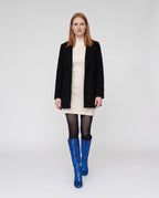 Bottes hautes à paillettes à talon large Éliette — Bleu Royal, portées en plein pied studio