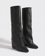 Bottes hautes à revers compensées en simili Jacqueline — Noir, paire en packshot studio