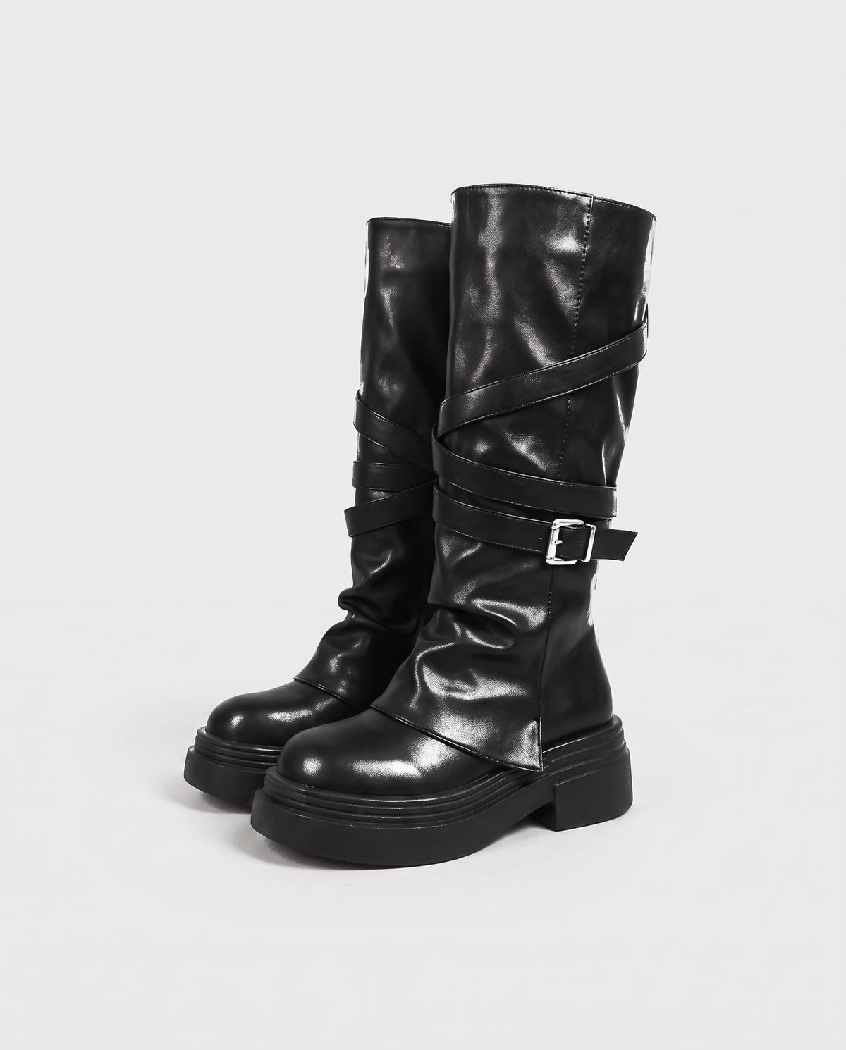 Bottes à sangles croisées et plateforme Judicaëlle — Noir, paire en packshot studio