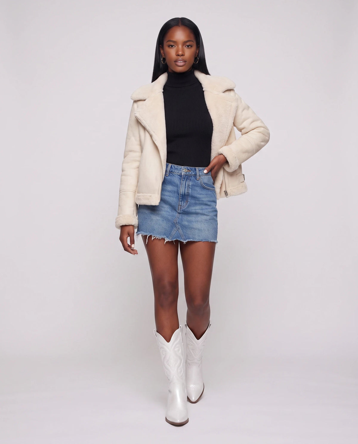 Bottes santiags mi-mollet en simili Artémise Blanc — portées en pied