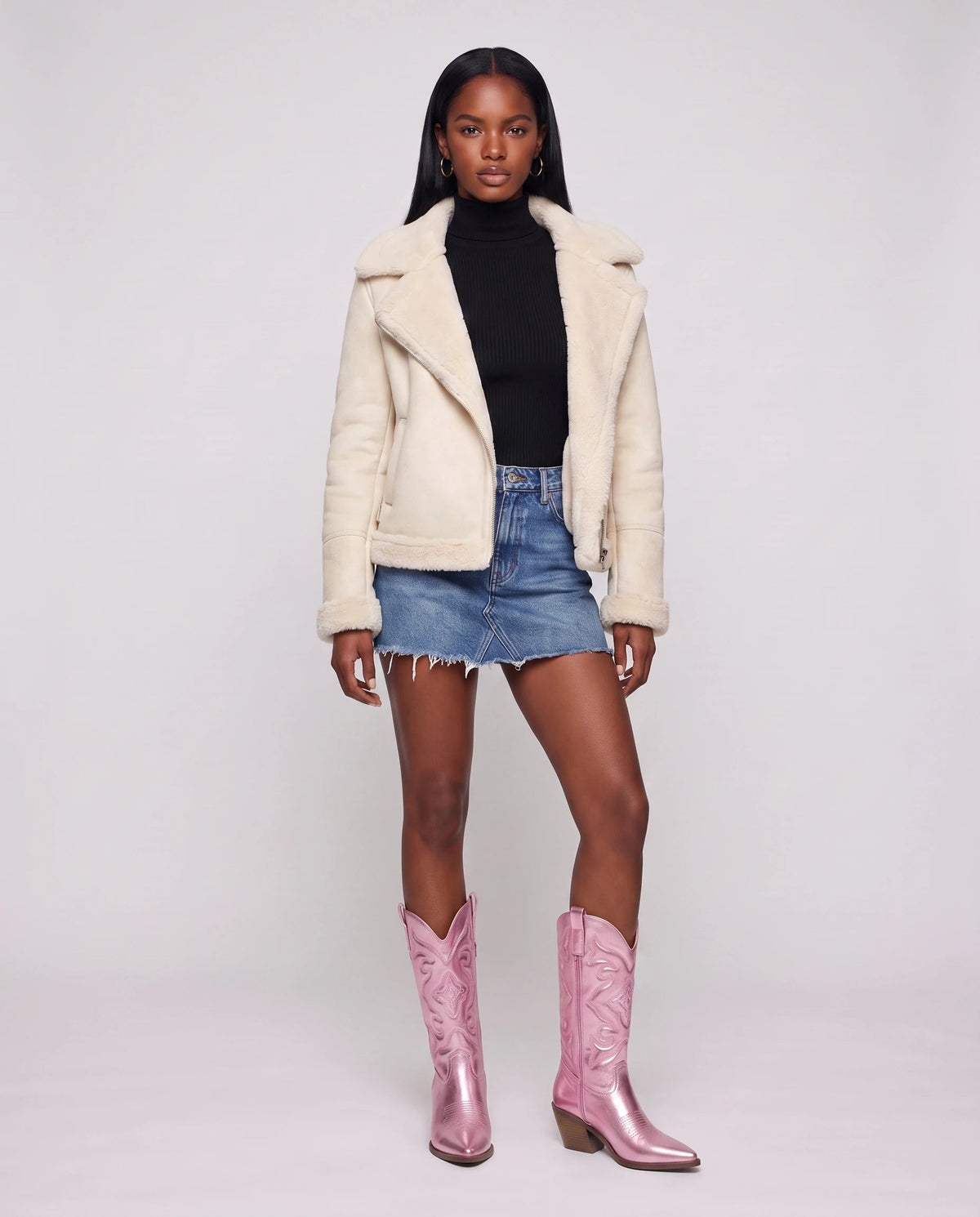 Bottes santiags mi-mollet en simili Artémise Rose Bonbon — portées en pied
