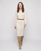 Bottes slouch à talon kitten Vérane — Beige, portées en plein pied studio