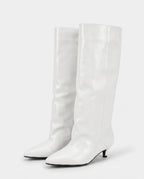 Bottes souples à petit talon en simili Paulette — Blanc, paire en packshot studio