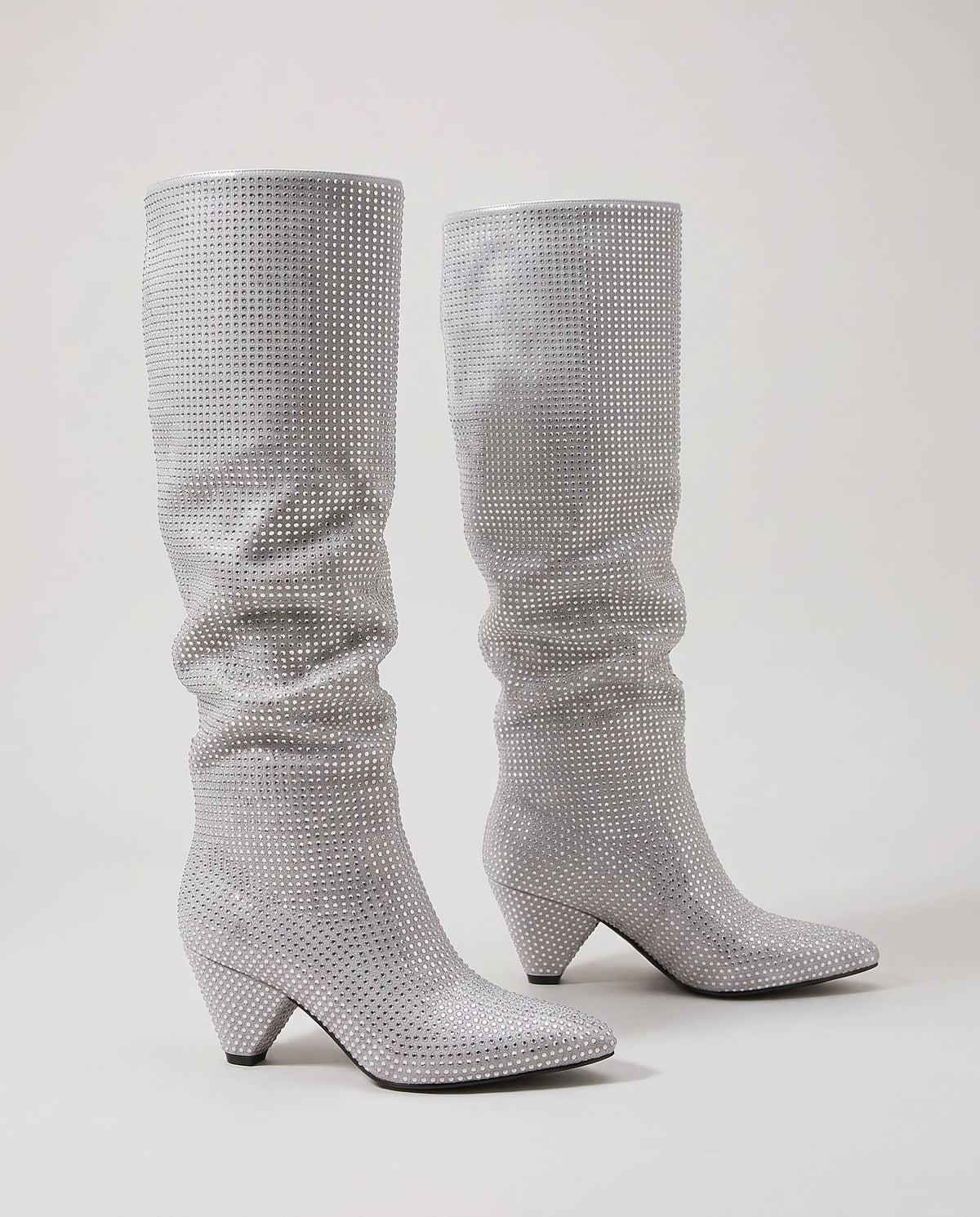 Bottes hautes slouchy à strass Odalie — Argent, paire vue de profil en studio