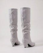 Bottes hautes slouchy à strass Odalie — Argent, paire vue de trois quarts arrière en studio