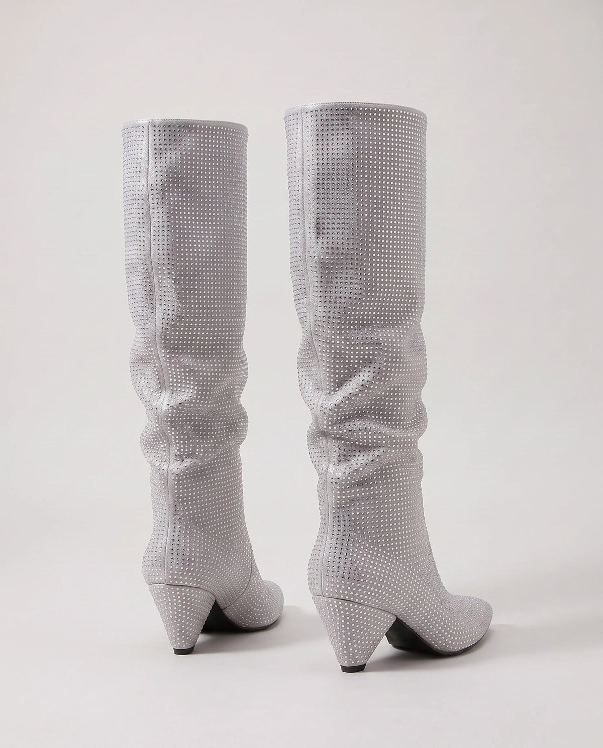 Bottes hautes slouchy à strass Odalie — Argent, paire vue de trois quarts arrière en studio
