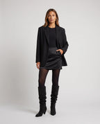 Bottes hautes slouchy à strass Odalie — Noir, portées en plein pied studio avec un blazer noir oversize