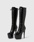 Bottes hautes vernies lacées à talon aiguille Romilde — Noir, paire en packshot studio