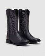 Bottes western à bout rond Marion — Noir, paire vue de trois quarts en studio