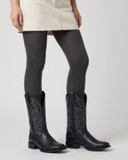 Bottes western à bout rond Marion — Noir, portées en plan rapproché, pieds parallèles