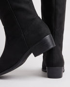 Bottes hautes western en suédine Marjolaine — Noir, détail du talon bloc et de la semelle