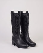 Bottes santiags à broderie ton sur ton en simili Corentine Noir — packshot studio