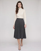 Bottines a bride et boucle en suedine Armantine Rose Nude — portées en pied