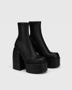 Bottines chaussette à plateforme massive Ludmilla — Noir, paire en packshot studio