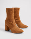 Bottines chaussette en suédine à talon bloc Dorothée — Caramel, paire en packshot studio