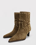 Bottines cloutées en suédine Armande — Kaki, paire en packshot studio