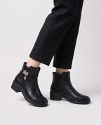 Bottines confort à bijou strass Hortensia — Noir, portées en plan rapproché