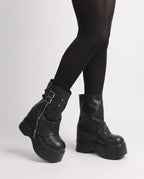 Bottines plateforme à guêtre zippée Urielle — Noir, portées en plan rapproché