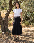 Bottines western à œillets cloutés Azélie — Kaki, portées en extérieur