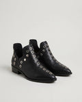 Bottines western à œillets cloutés Azélie — Noir, paire en packshot studio