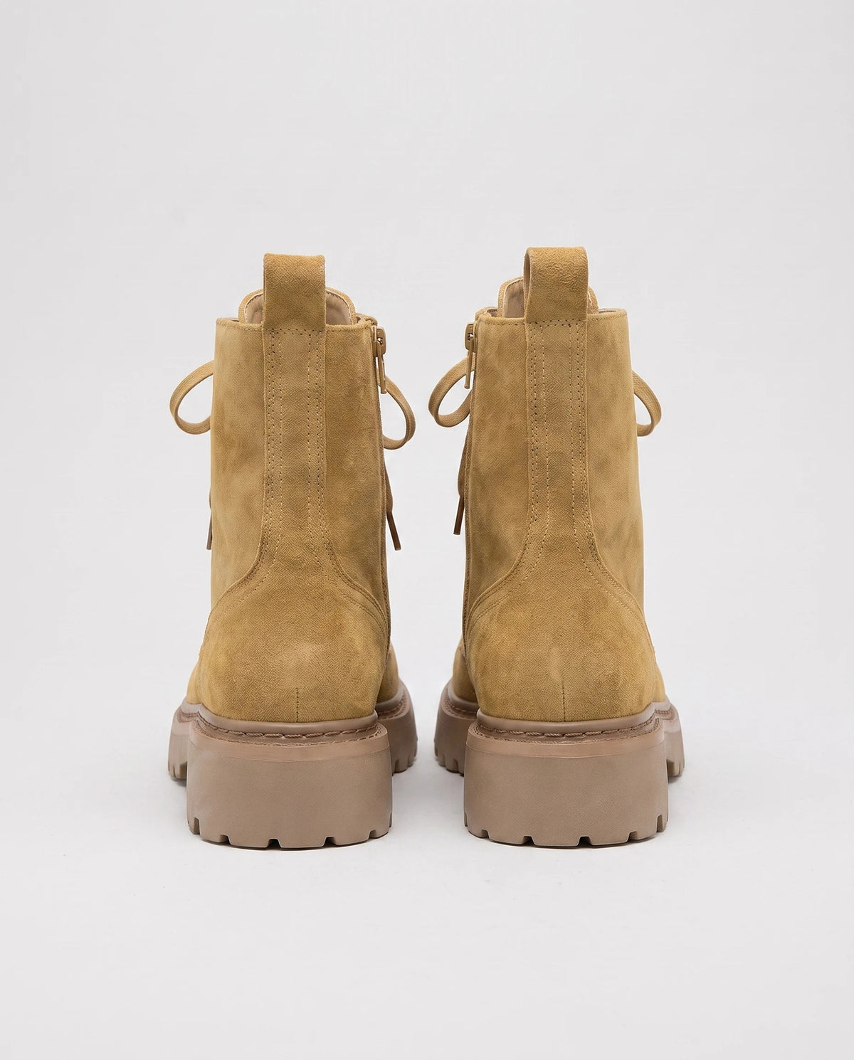 Bottines rangers en suédine à plateforme Fanchon — Camel, paire vue de dos, tirants de tige