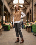Bottines western à bout pointu en simili Mathurine Brun Cacao — portées en extérieur
