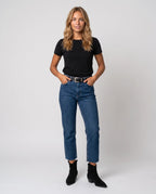 Bottines western en suédine Quiterie — Noir, portées en plein pied studio