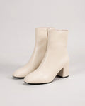 Bottines zippées en simili brillant Reine — Crème, paire en packshot studio