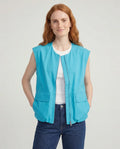 Gilet cargo zippé bleu turquoise Paloma, plan rapproché en studio