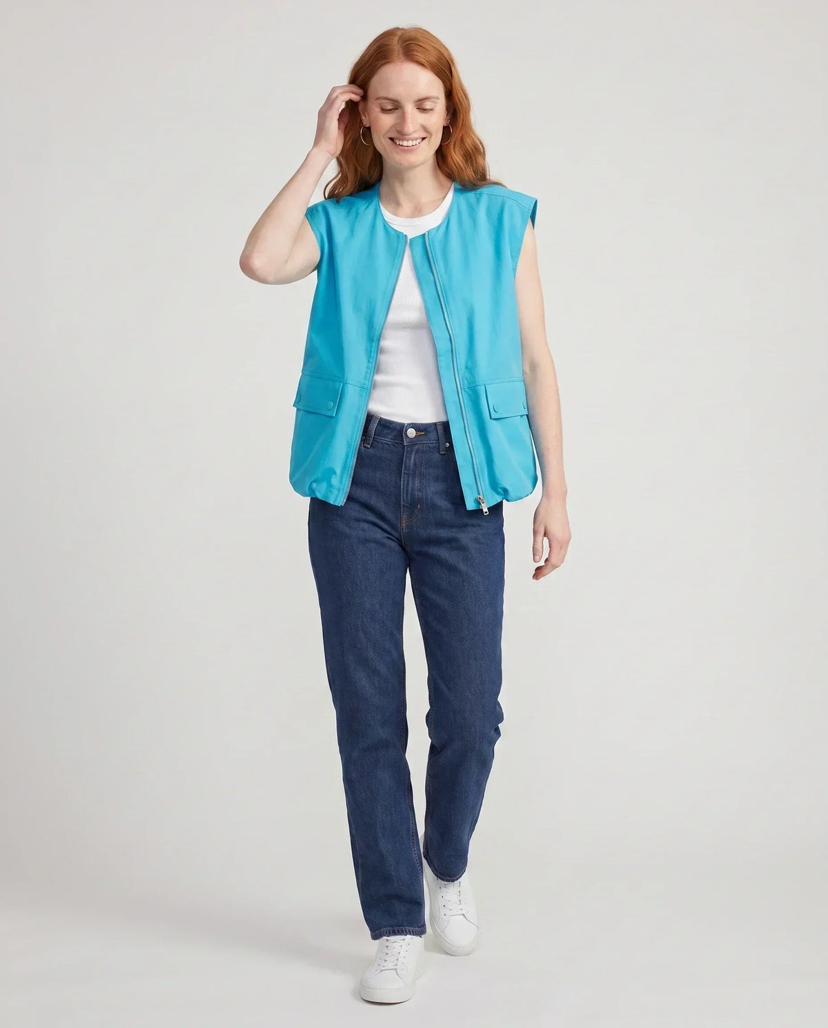 Gilet cargo zippé bleu turquoise Paloma, vue de face en studio