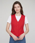 Gilet de tailleur col V rouge Bérénice, plan rapproché en studio