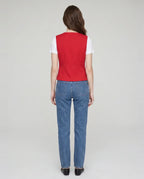 Gilet de tailleur col V rouge Bérénice, vue de dos en studio
