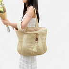 Grand sac à main cabas en paille avec pompon Naïma - image 15