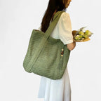 Grand sac à main cabas en paille avec pompon Naïma - image 23